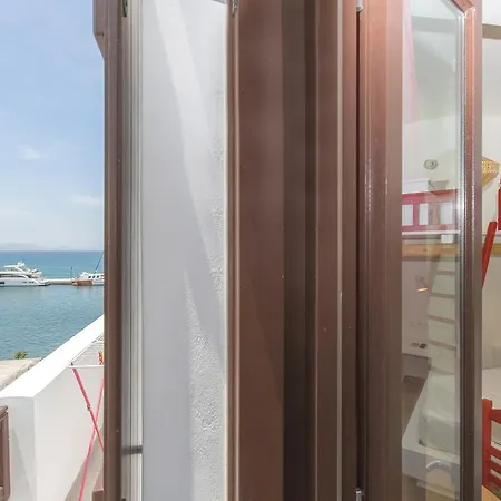Amalthia Luxury Apartament *